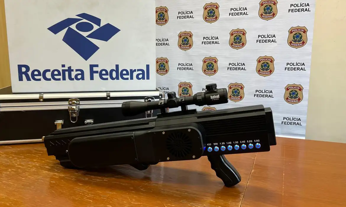 Homem é preso em Nova Iguaçu por importação ilegal de fuzil antidrones