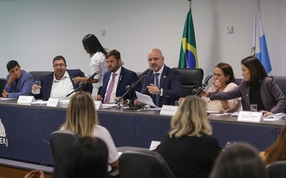 CPI da Alerj vai convocar presidentes de planos de saúde devido aos cancelamentos de contratos de PCDs