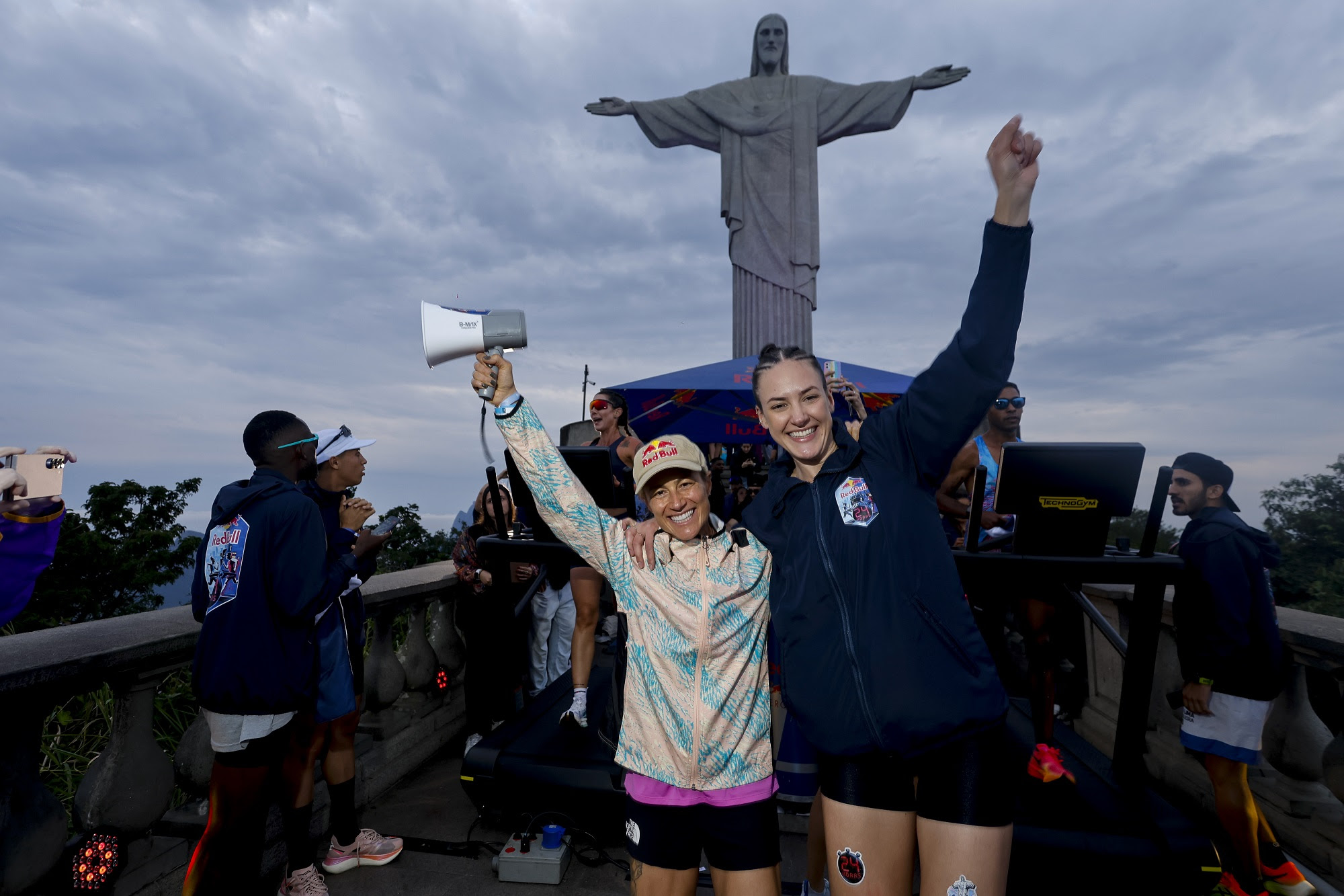 Cristo Redentor coroa campeã brasileira de ultramaratona de revezamento em esteiras